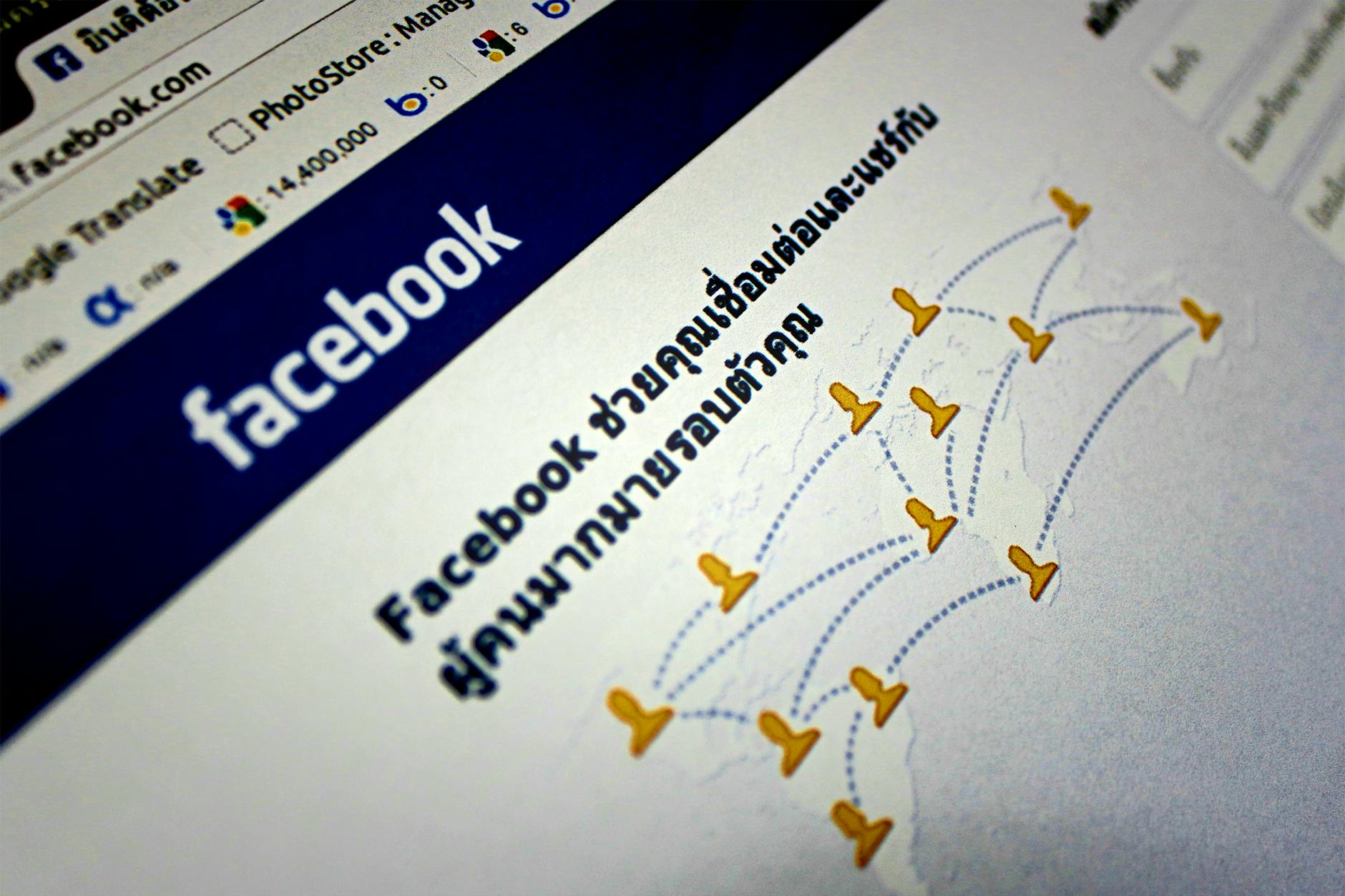 Zbliżenie na interfejs Facebooka otwarty w oknie przeglądarki